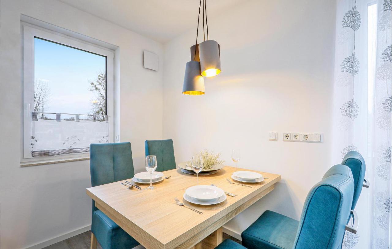 Lovely Apartment In Rechlin With Kitchen Rum bild